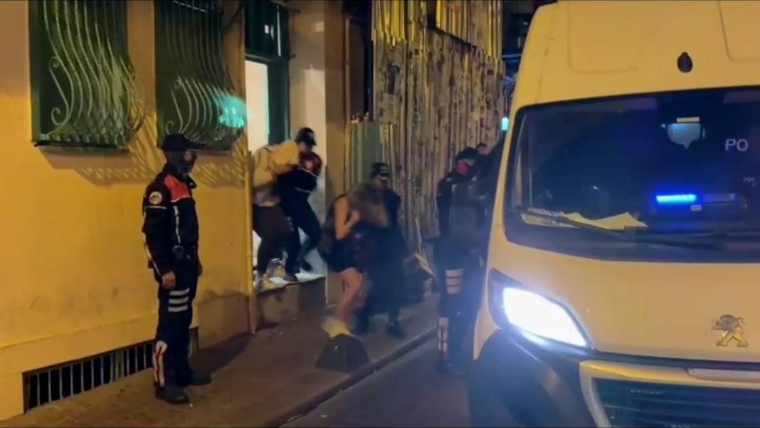 Büyük fuhuş operasyonu! 27 kişi gözaltına alındı 1